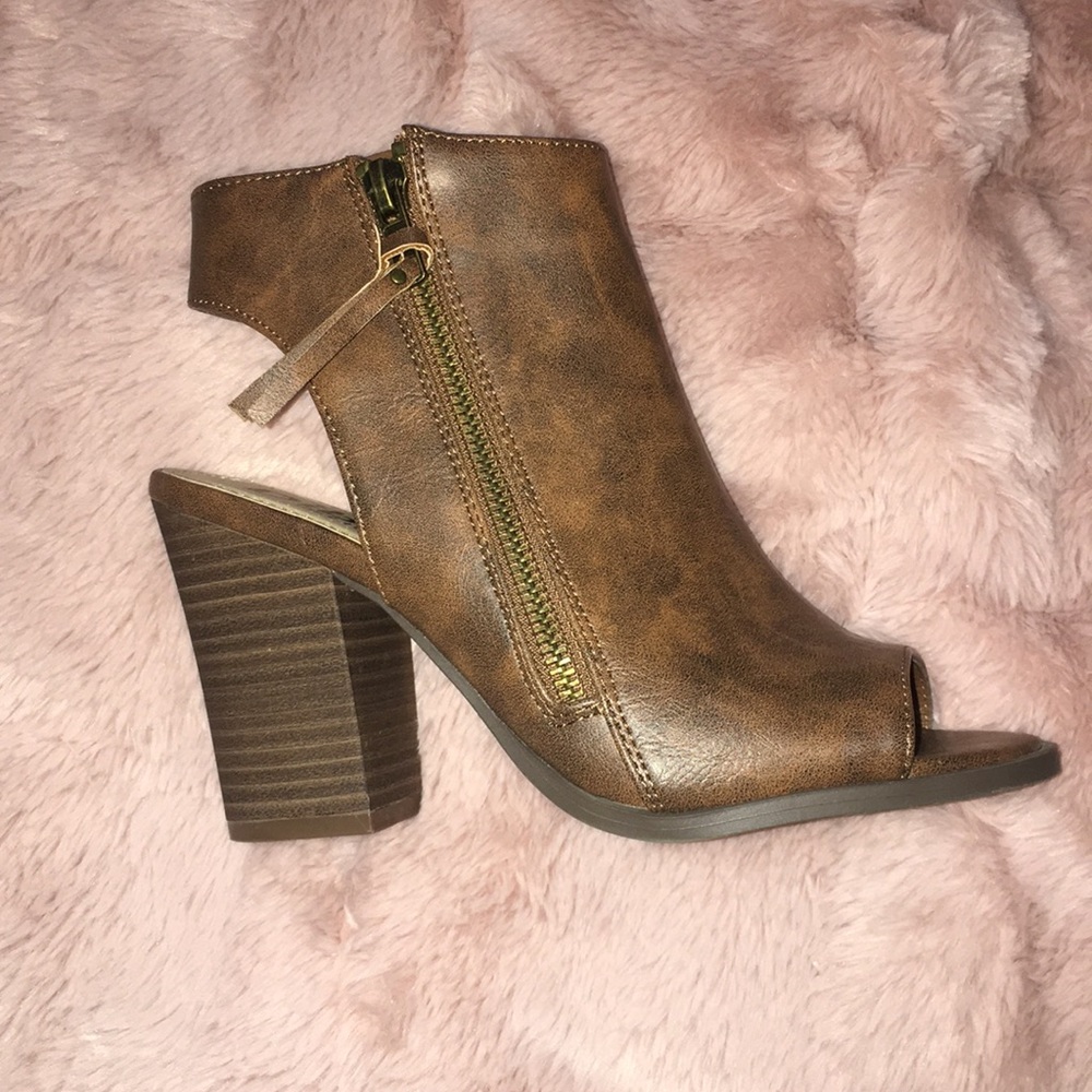 Shoes - Picture 2 of 3